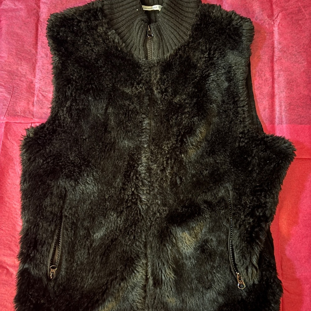 Passport Black Faux Fur Vest Luxurious Design